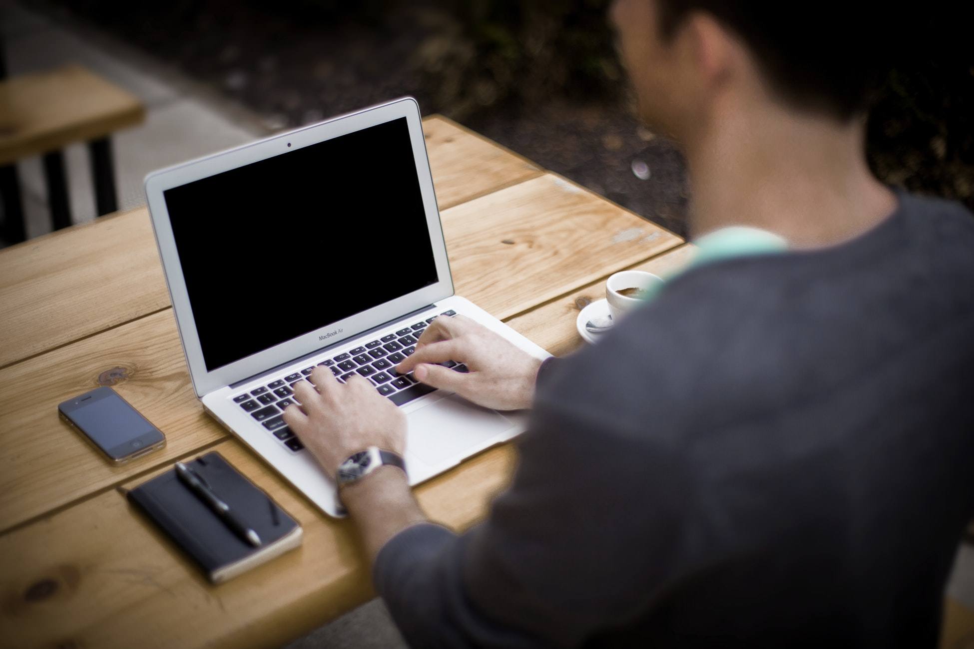 Criar blog gratuitamente: 5 plataformas comparadas para PMEs em 2026