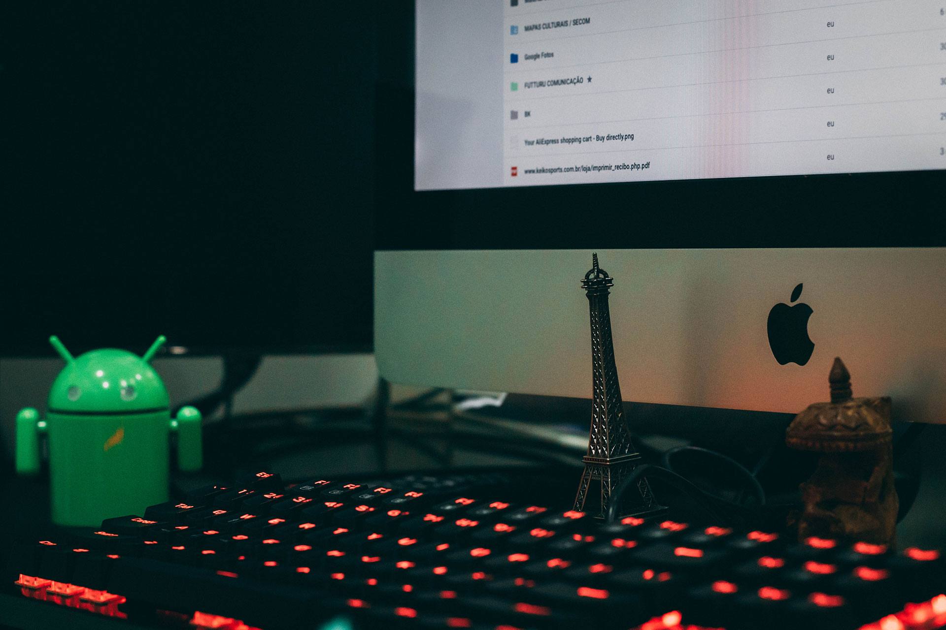 Existem dois tipos de pessoas na Internet: As que valorizam os Web Sites e as que não sabem do seu valor