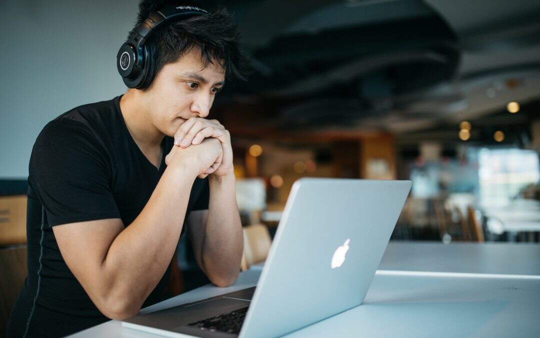 Os 13 melhores cursos de marketing digital online para impulsionar sua carreira e seu negócio